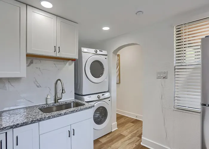 Dormont, Potomac 2d Modern And Unique Private Bedroom With Shared Bathroom *