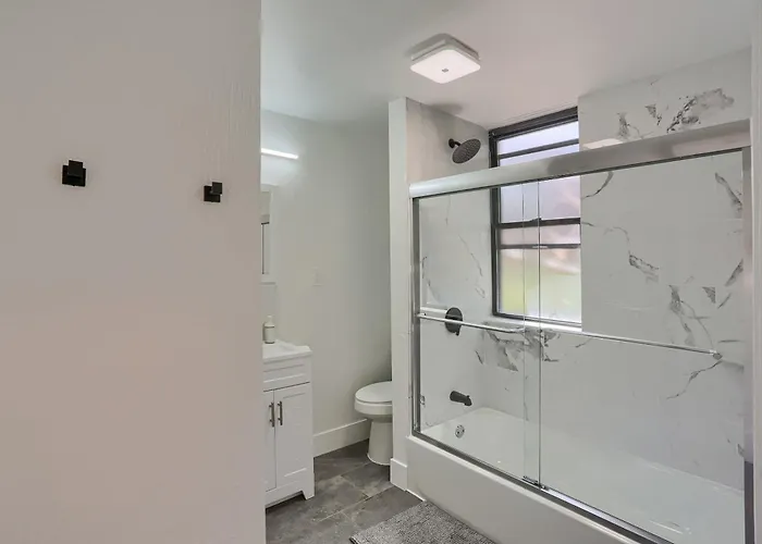Dormont, Potomac 2d Modern And Unique Private Bedroom With Shared Bathroom